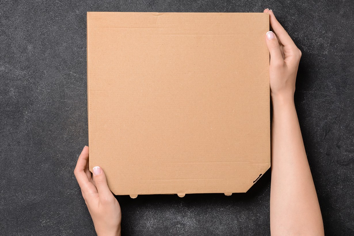 a pizza box that can be used as a pie carrier